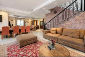 Luxurious 4 bedroom Villa with garden & barbecue